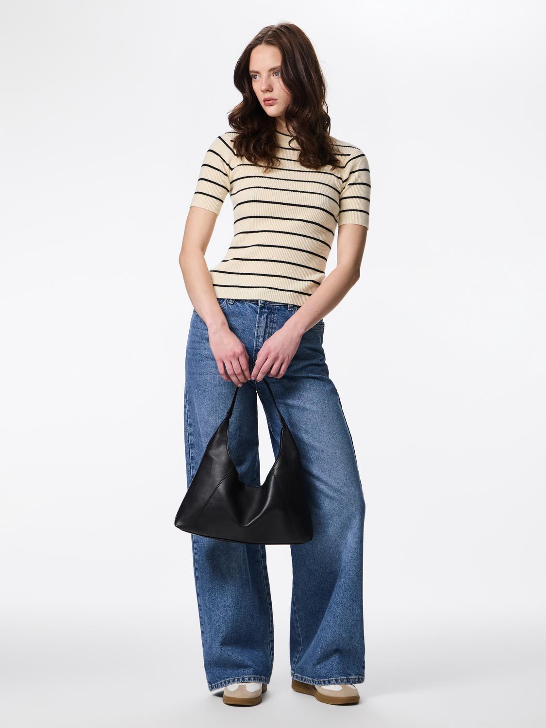 model_shot-front_full